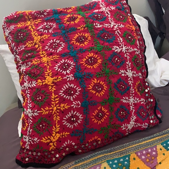 Hand embroidered shawl or wrap, x-large, NEW! - Picture 8 of 9